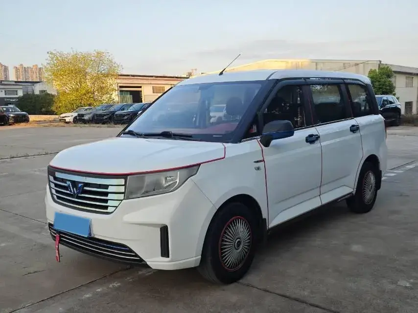 2019 WULING HONGGUANG view 1