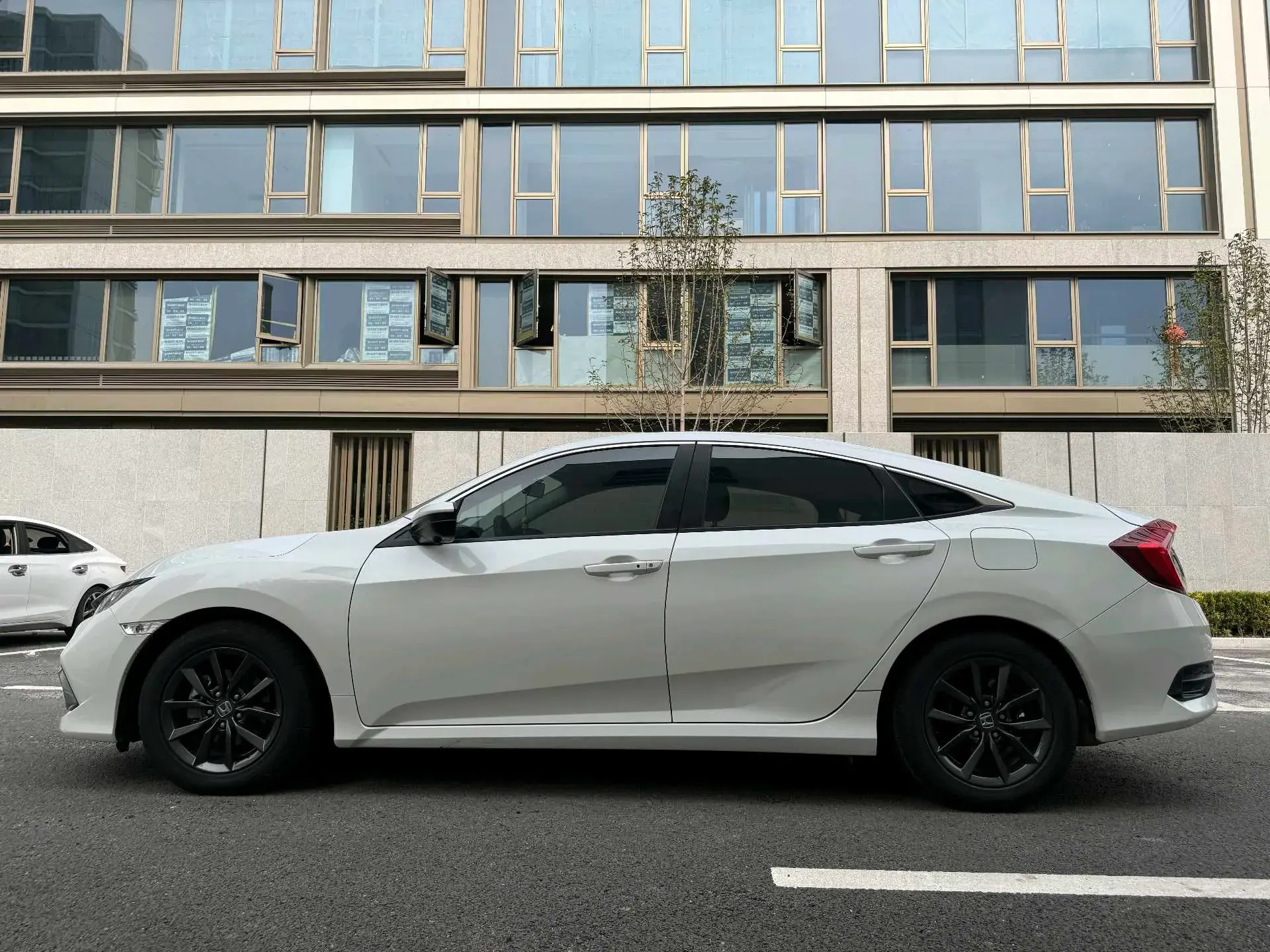 2019 HONDA CIVIC thumbnail 3