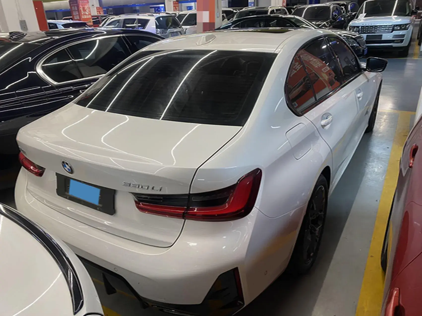 2025 BMW 3 thumbnail 2