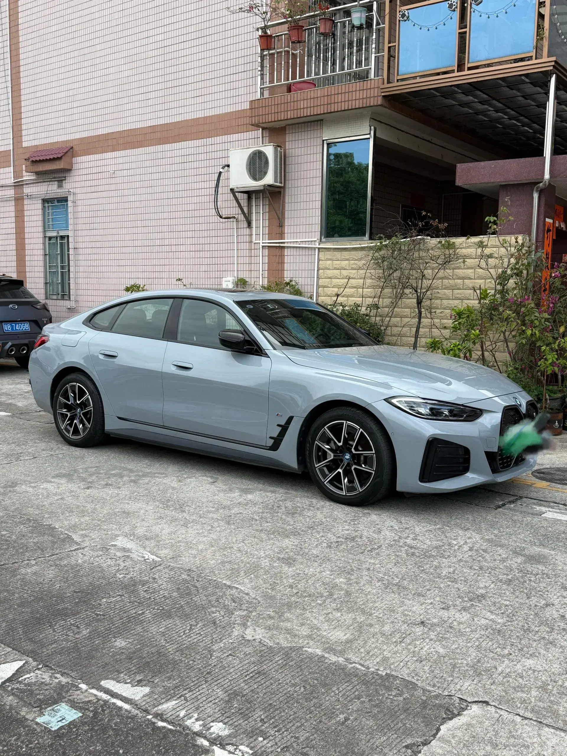 2022 BMW I4 thumbnail 3