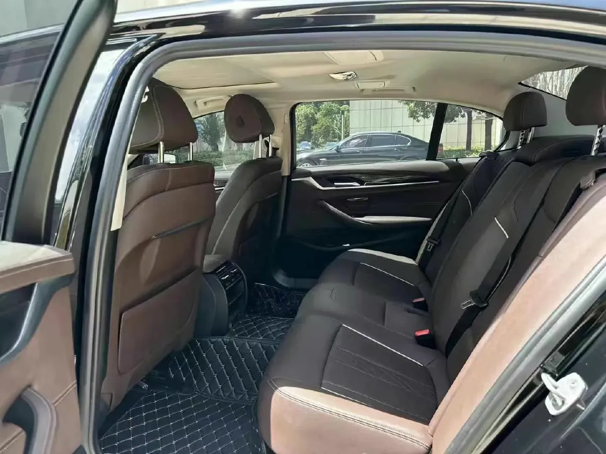 2022 BMW 5 Series 2.0T 184HP L4 8AT,autocango,china used car exporter,china ev exporter,chinese used car exporter,chinese used ev exporter