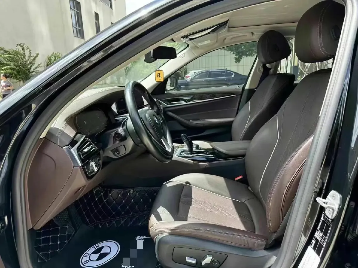 2022 BMW 5 Series 2.0T 184HP L4 8AT,autocango,china used car exporter,china ev exporter,chinese used car exporter,chinese used ev exporter