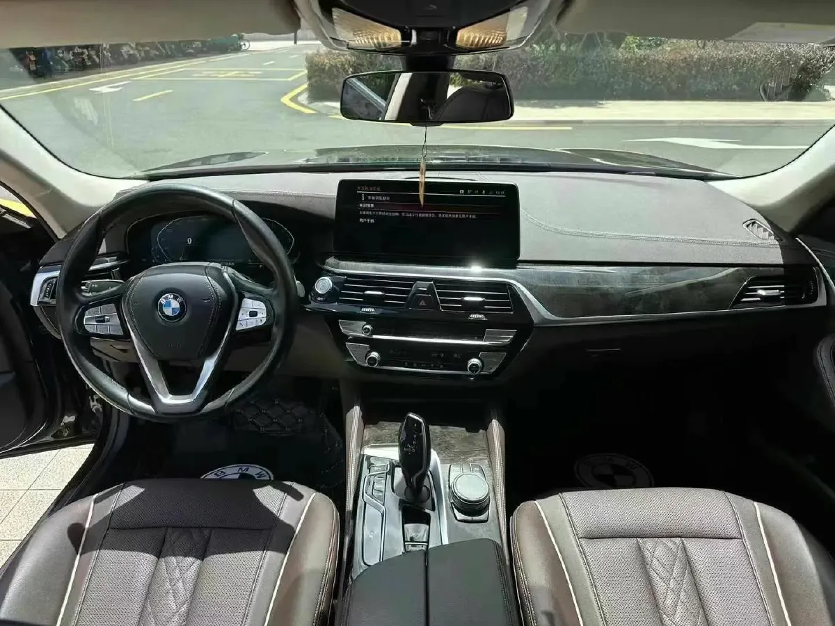 2022 BMW 5 Series 2.0T 184HP L4 8AT,autocango,china used car exporter,china ev exporter,chinese used car exporter,chinese used ev exporter