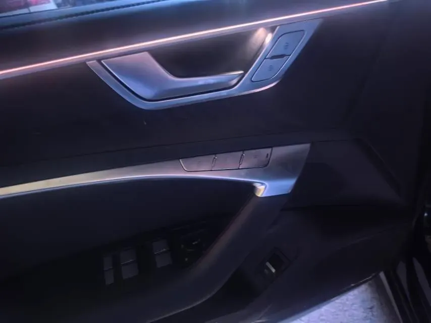 2025 Audi A6L 2.0T 245HP L4 7DCT,autocango,china used car exporter,china ev exporter,chinese used car exporter,chinese used ev exporter