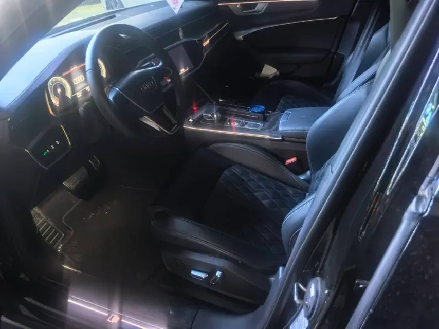 2025 Audi A6L 2.0T 245HP L4 7DCT,autocango,china used car exporter,china ev exporter,chinese used car exporter,chinese used ev exporter