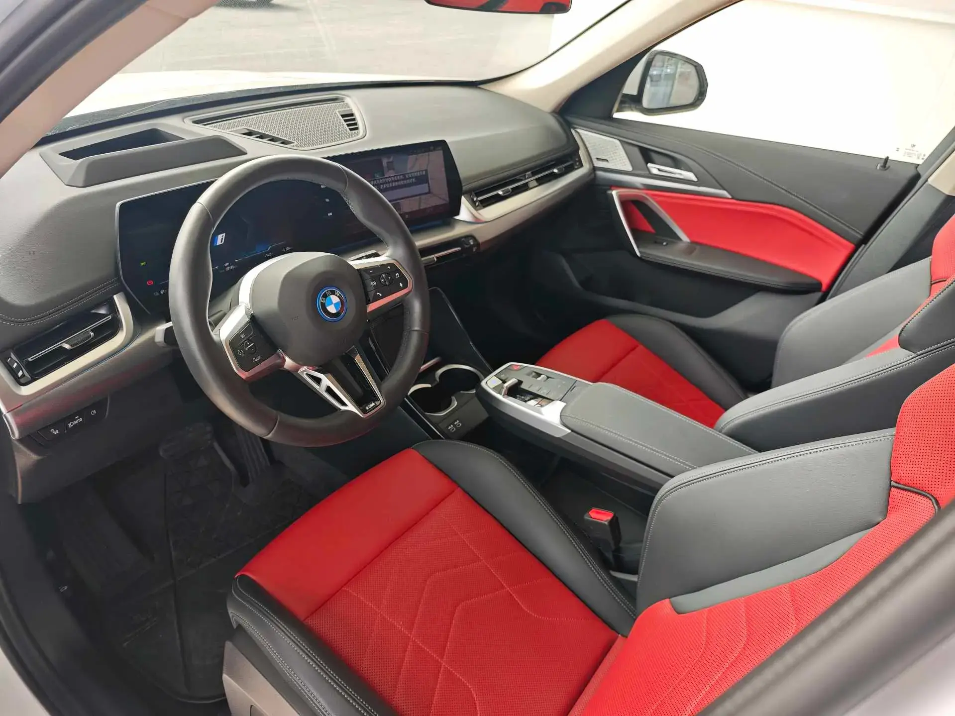 2023 BMW IX1 thumbnail 4