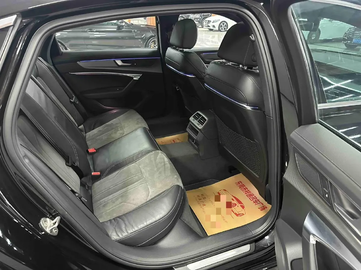 2022 Audi A6L 2.0T 190HP L4 7DCT,autocango,china used car exporter,china ev exporter,chinese used car exporter,chinese used ev exporter