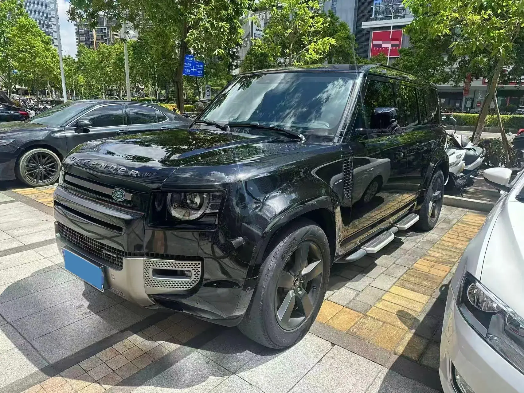 2022 LAND ROVER view 1