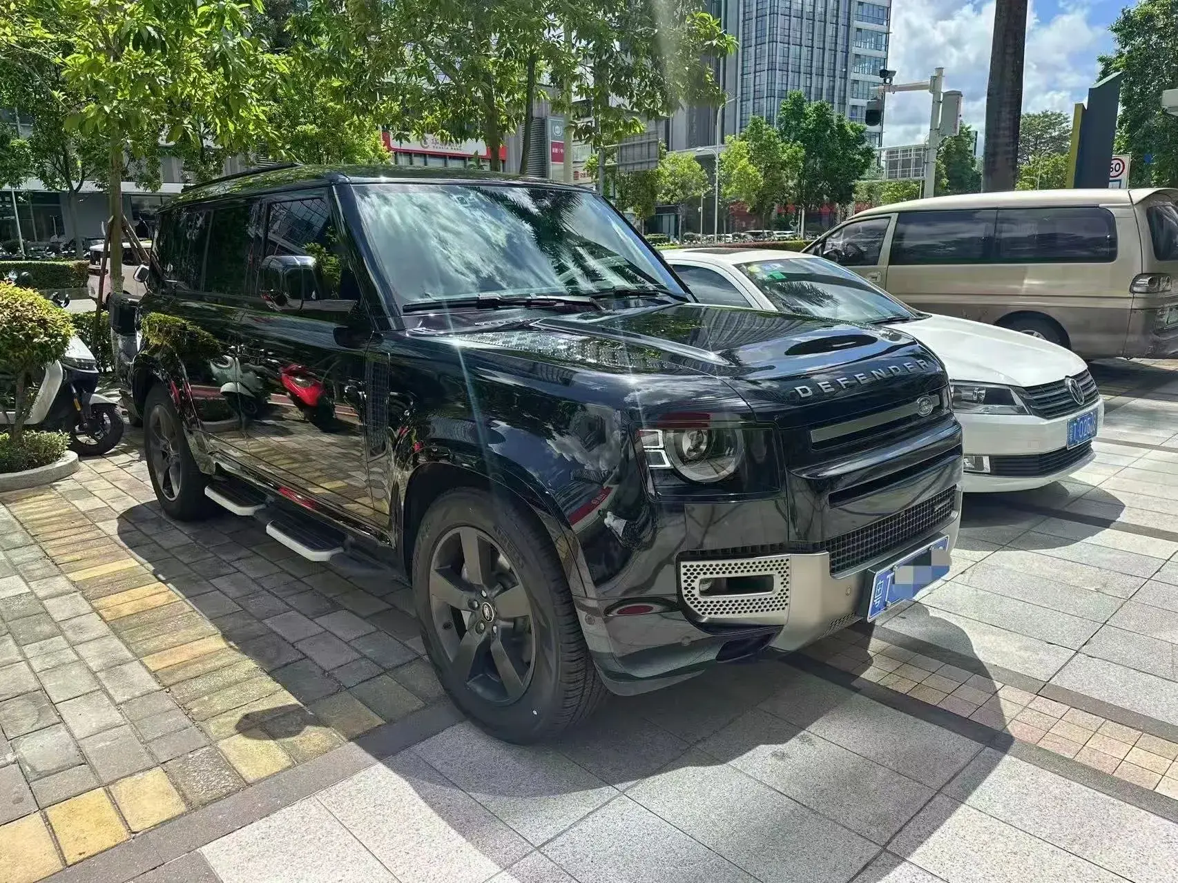 2022 LAND ROVER thumbnail 4