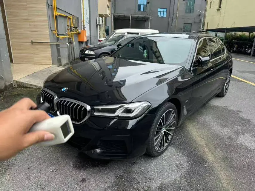 2021 BMW 5 view 1