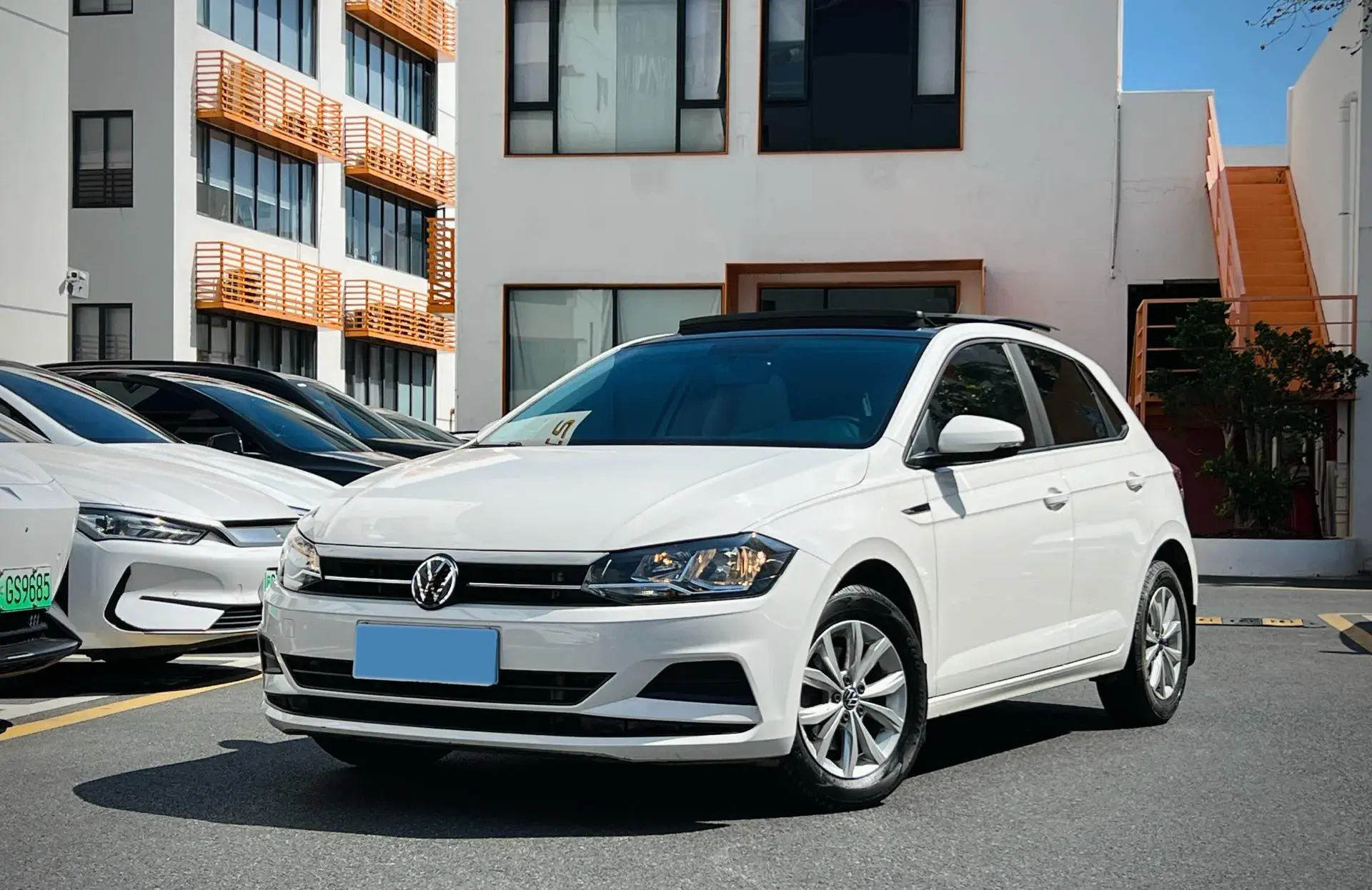 2021 VOLKSWAGEN POLO view 1