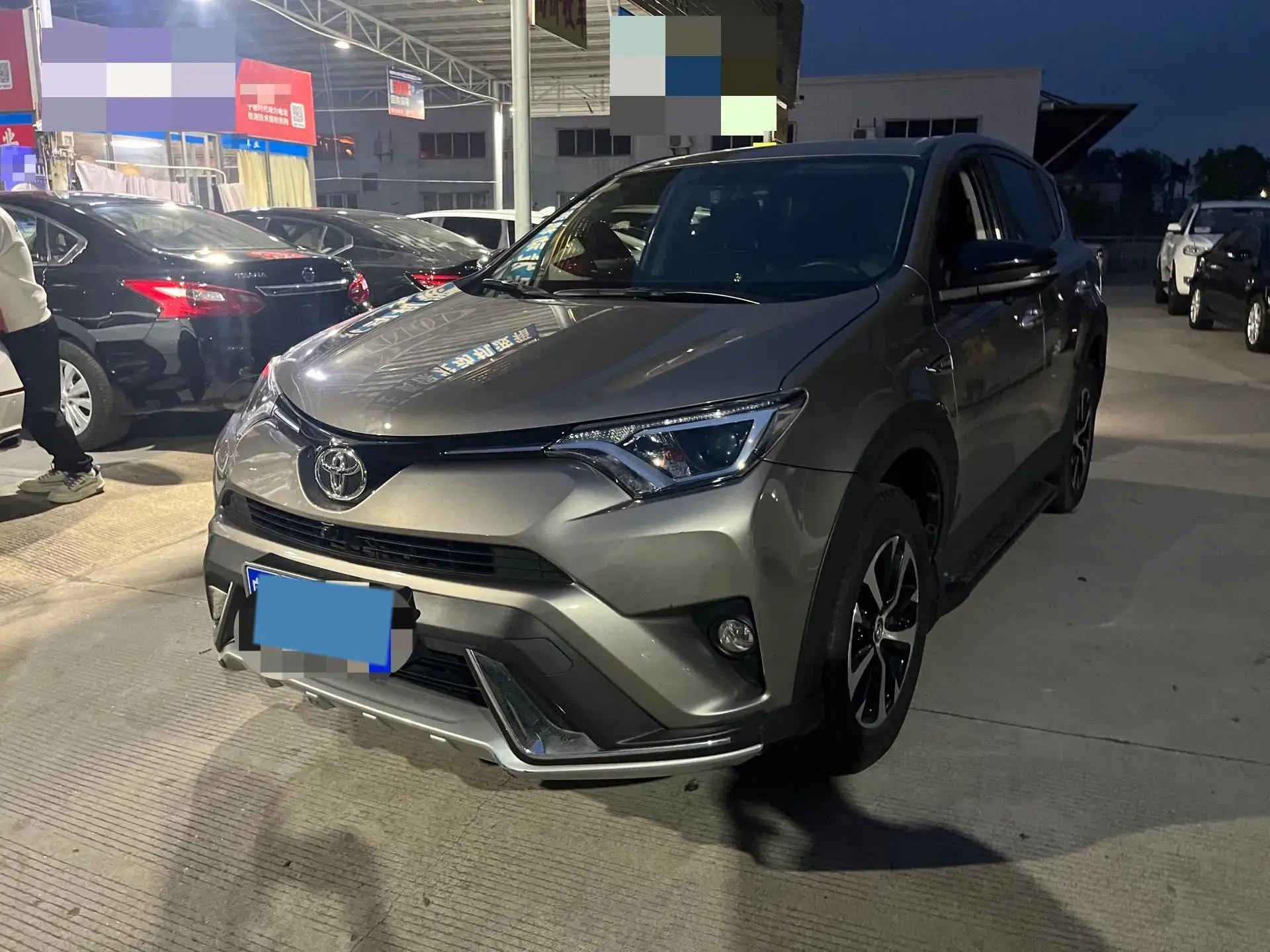 2018 TOYOTA RAV4 view 1