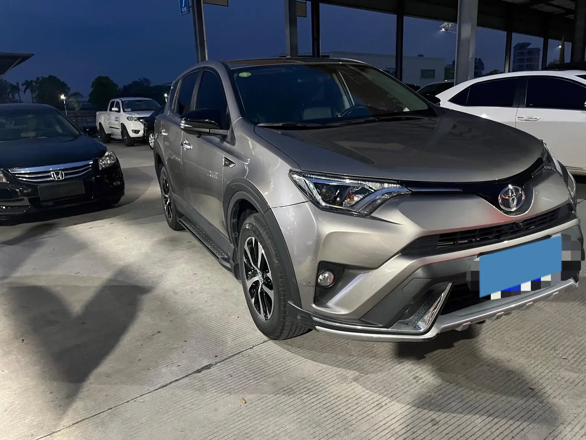 2018 TOYOTA RAV4 thumbnail 2