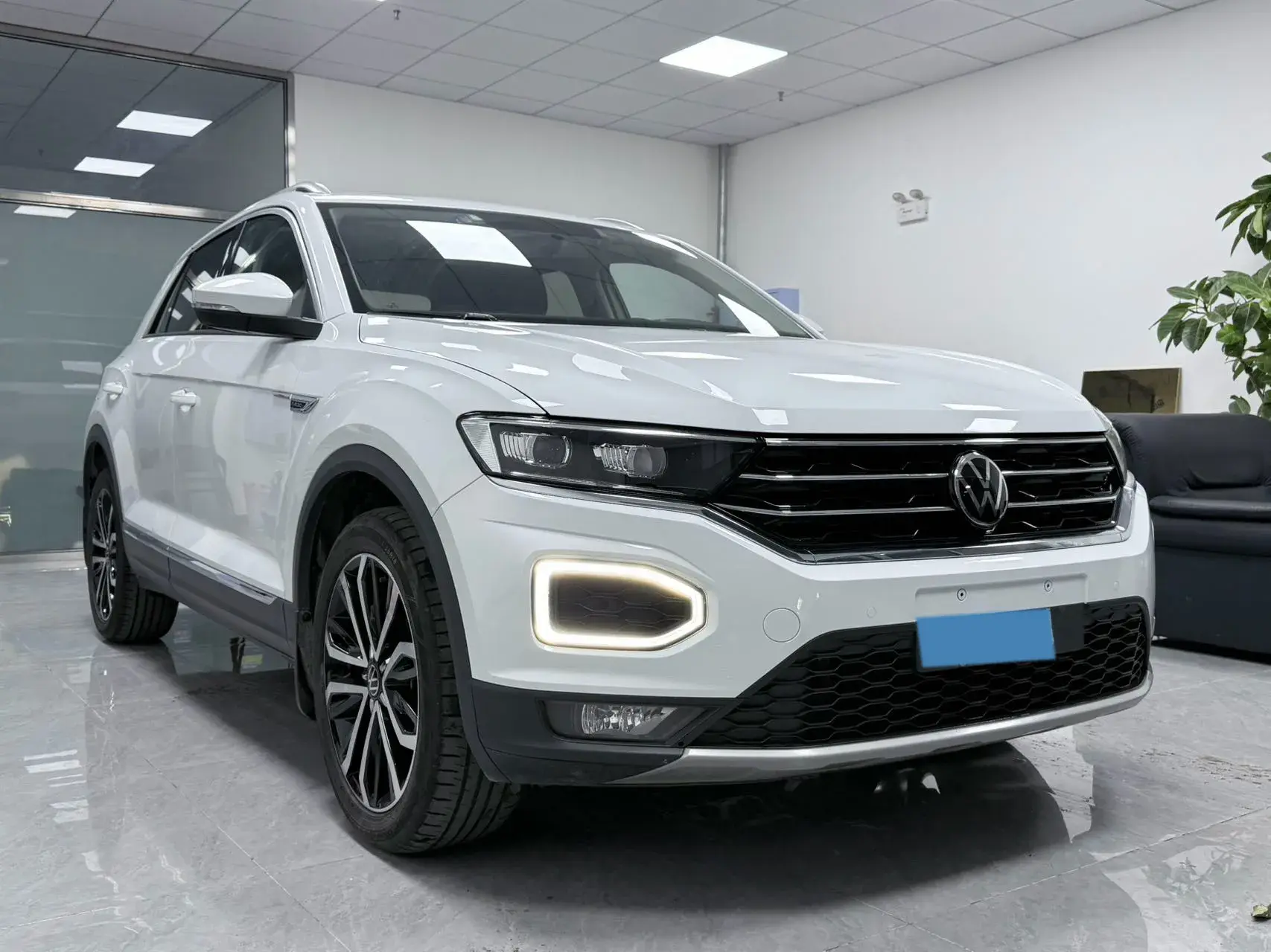 2022 VOLKSWAGEN T-ROC thumbnail 3