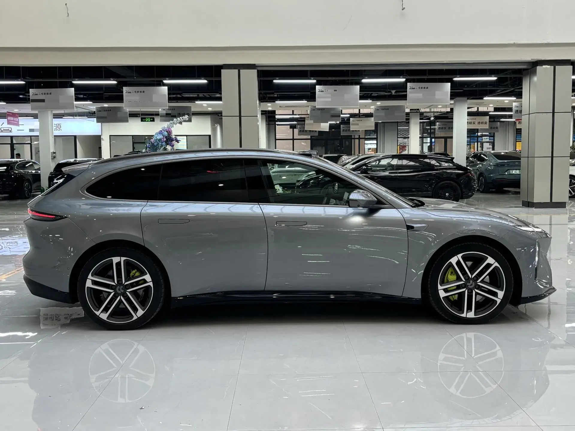 2025 NIO ET5 thumbnail 4