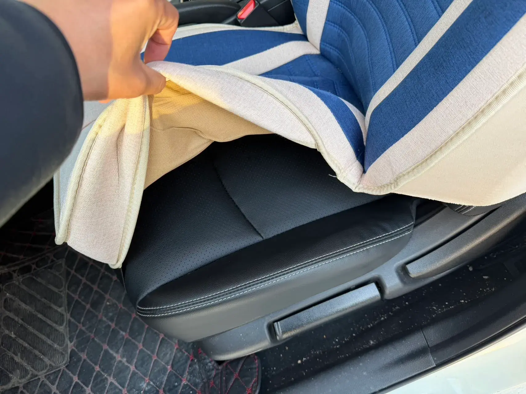 2023 NISSAN TIIDA thumbnail 4