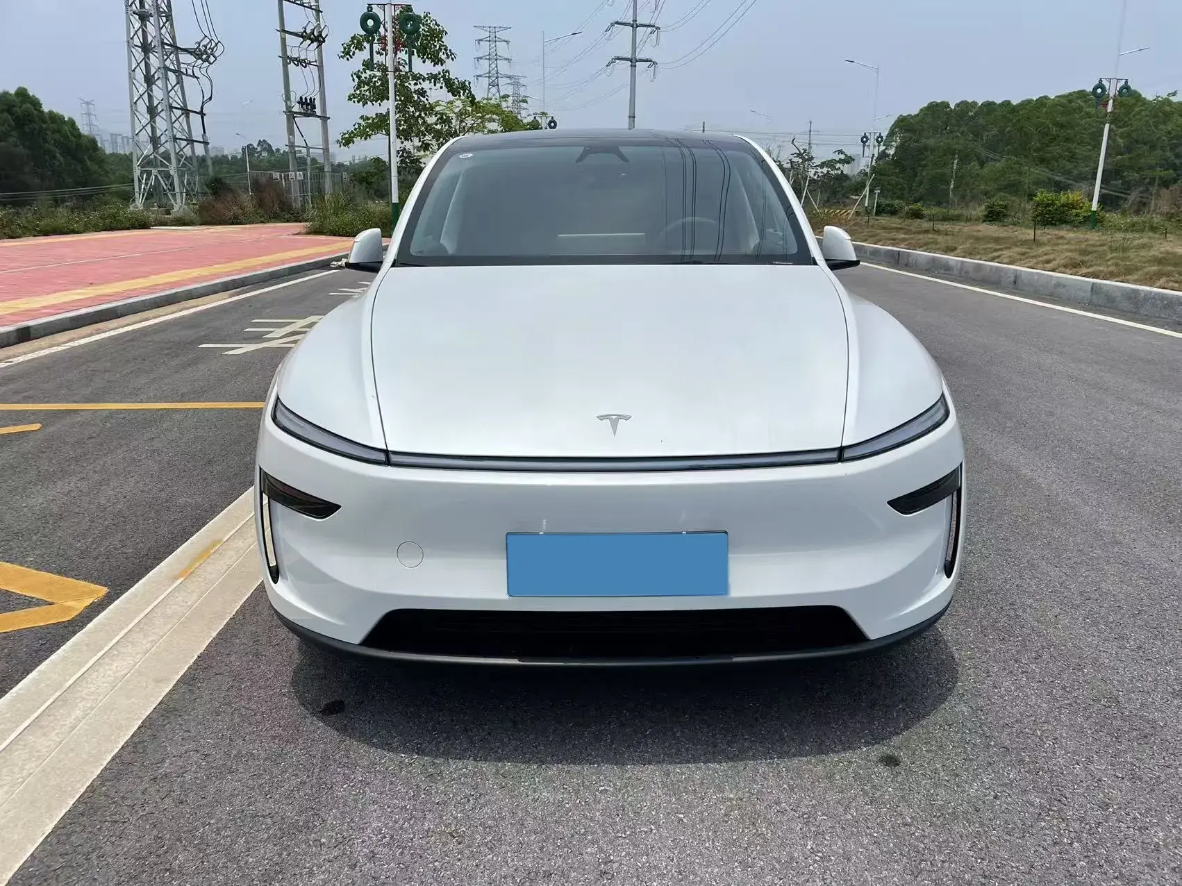 2025 TESLA MODEL thumbnail 2