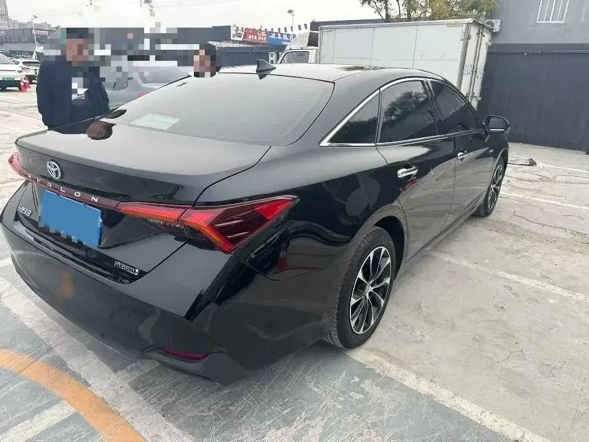 2023 TOYOTA AVALON thumbnail 3