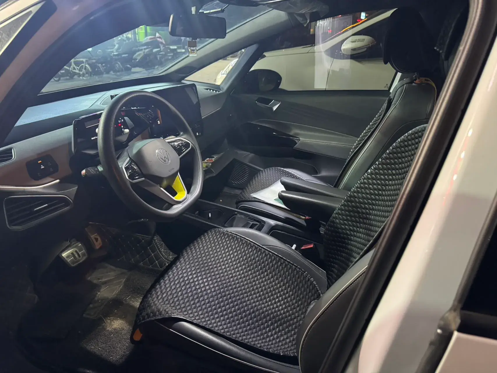 2023 VOLKSWAGEN ID.3 thumbnail 2