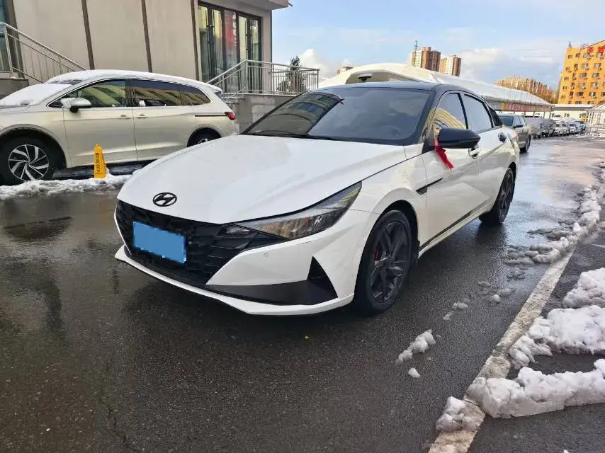 2022 HYUNDAI ELANTRA view 1