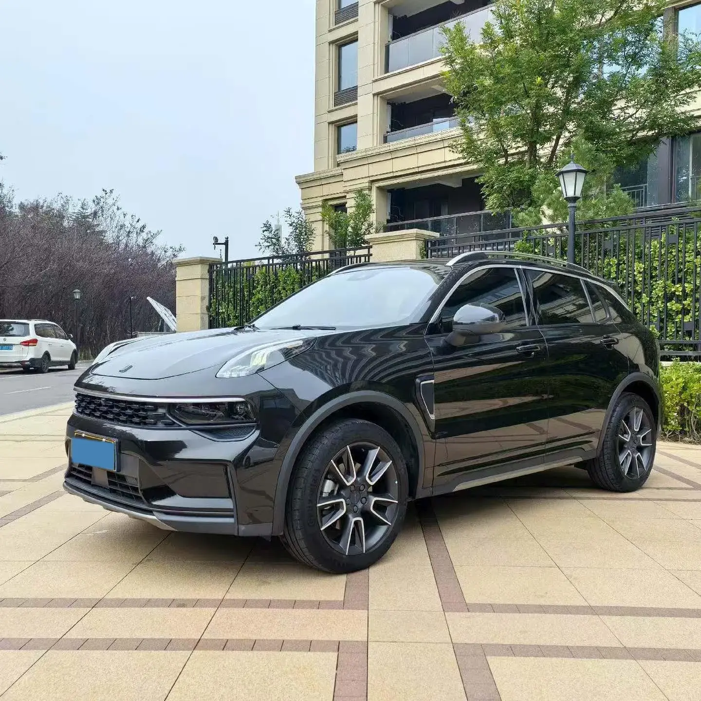 2021 LYNK&CO 01 view 1