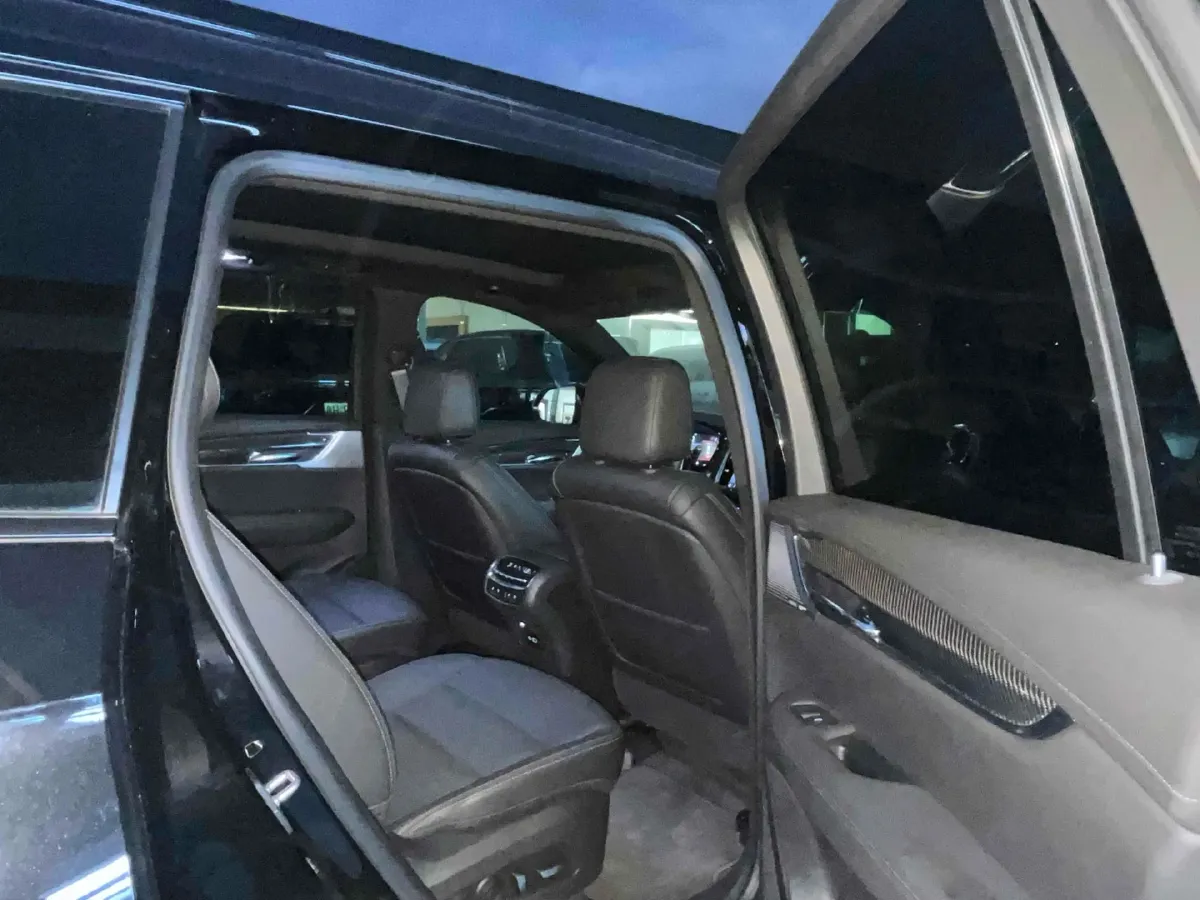 2025 Cadillac XT6 2.0T 237HP L4 9AT,autocango,china used car exporter,china ev exporter,chinese used car exporter,chinese used ev exporter