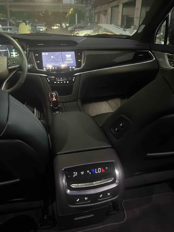 2025 Cadillac XT6 2.0T 237HP L4 9AT,autocango,china used car exporter,china ev exporter,chinese used car exporter,chinese used ev exporter