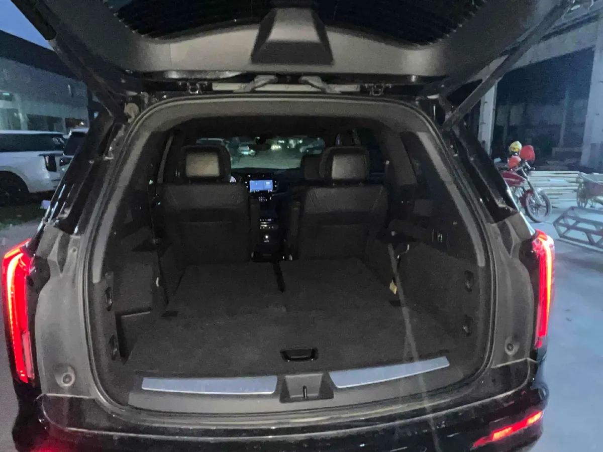 2025 Cadillac XT6 2.0T 237HP L4 9AT,autocango,china used car exporter,china ev exporter,chinese used car exporter,chinese used ev exporter