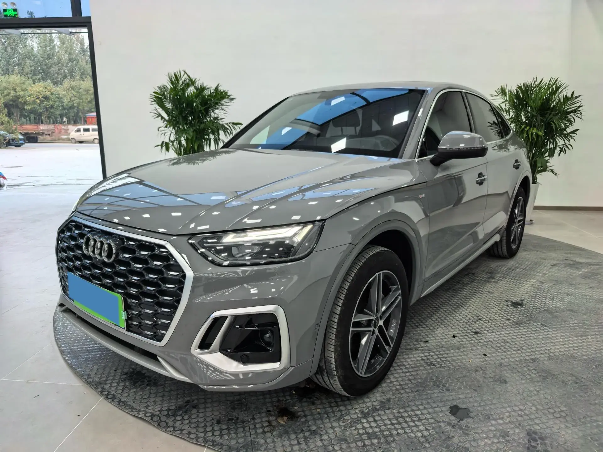 2021 AUDI Q5L view 1