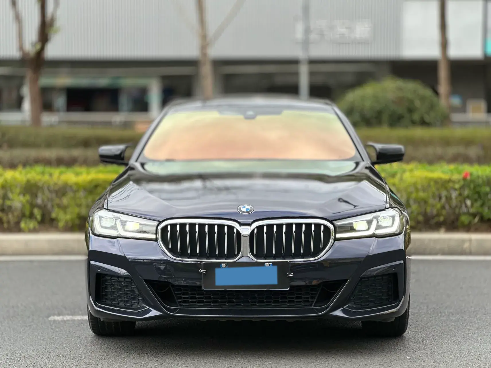 2021 BMW 5 thumbnail 2
