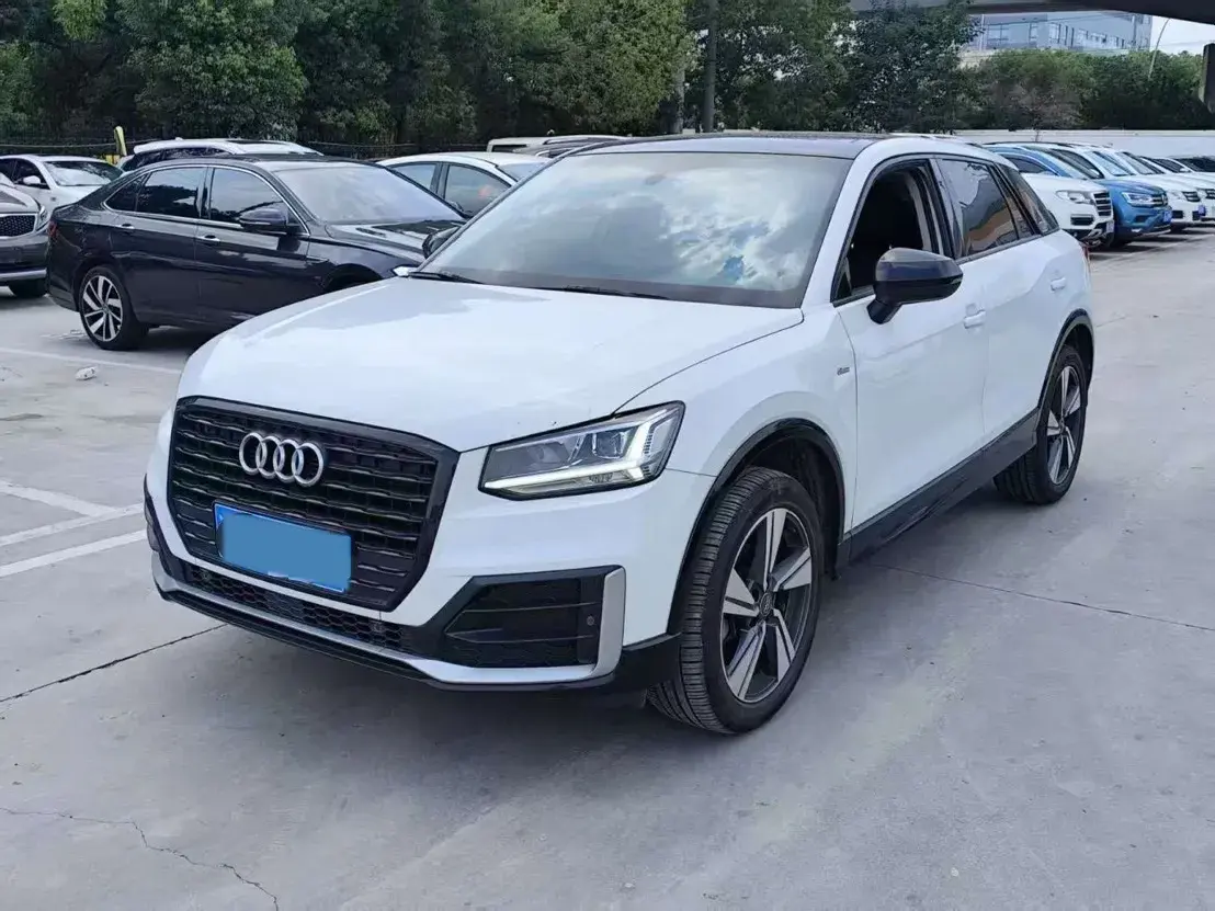 2020 AUDI Q2L view 1