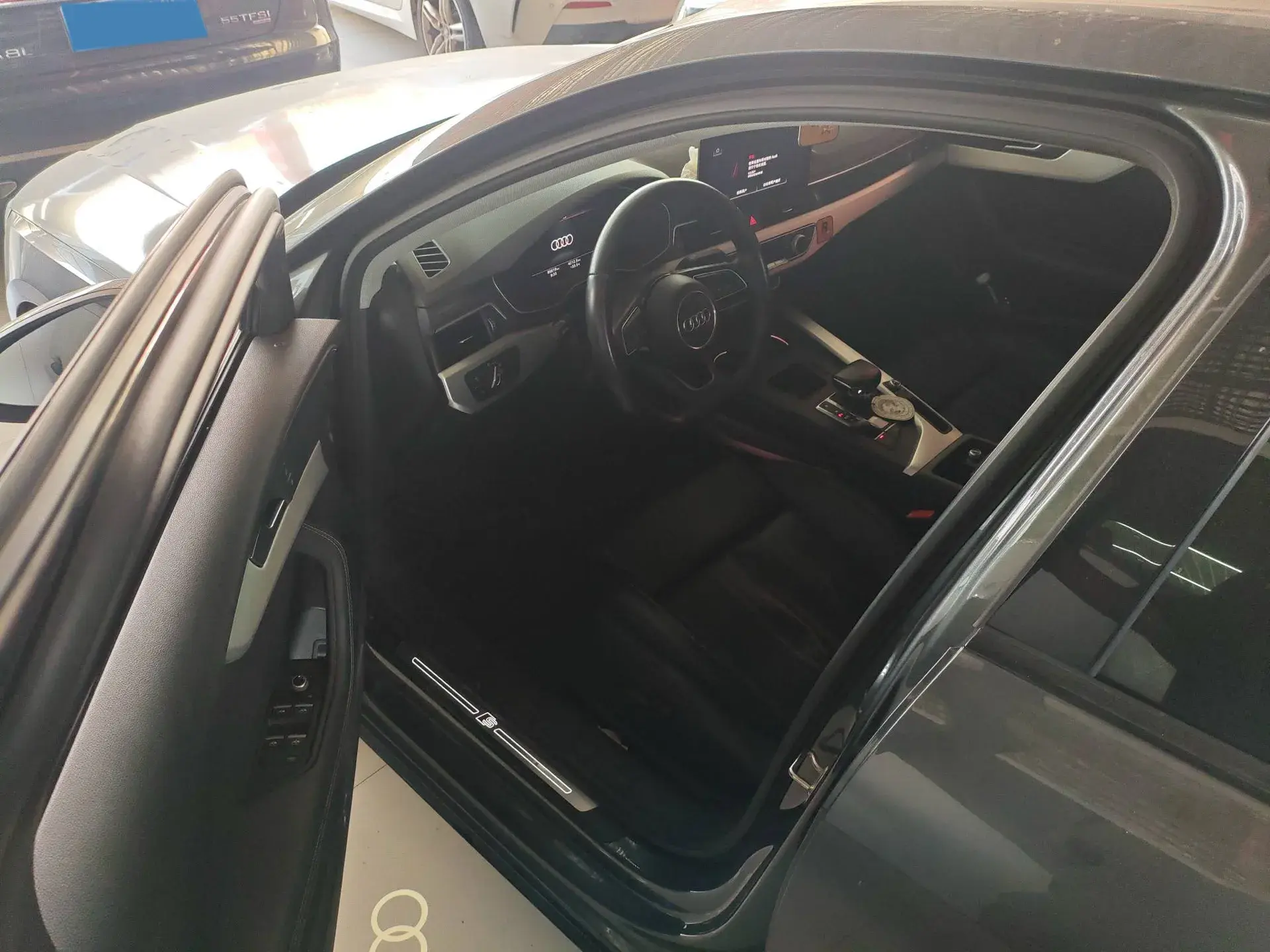 2023 AUDI A4L thumbnail 4