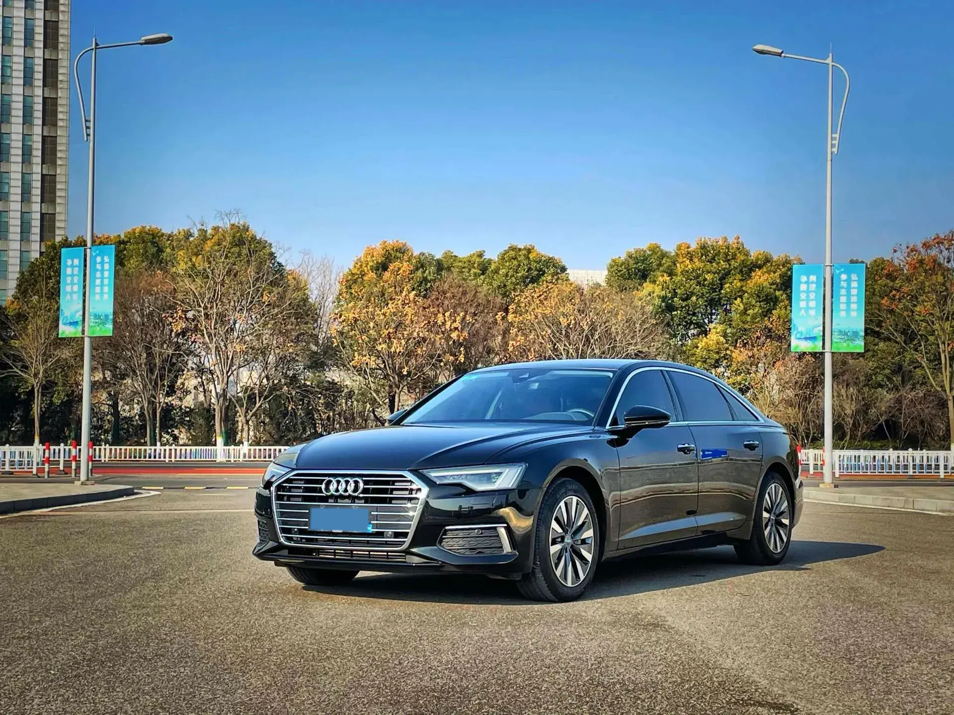 2021 AUDI A6L view 1