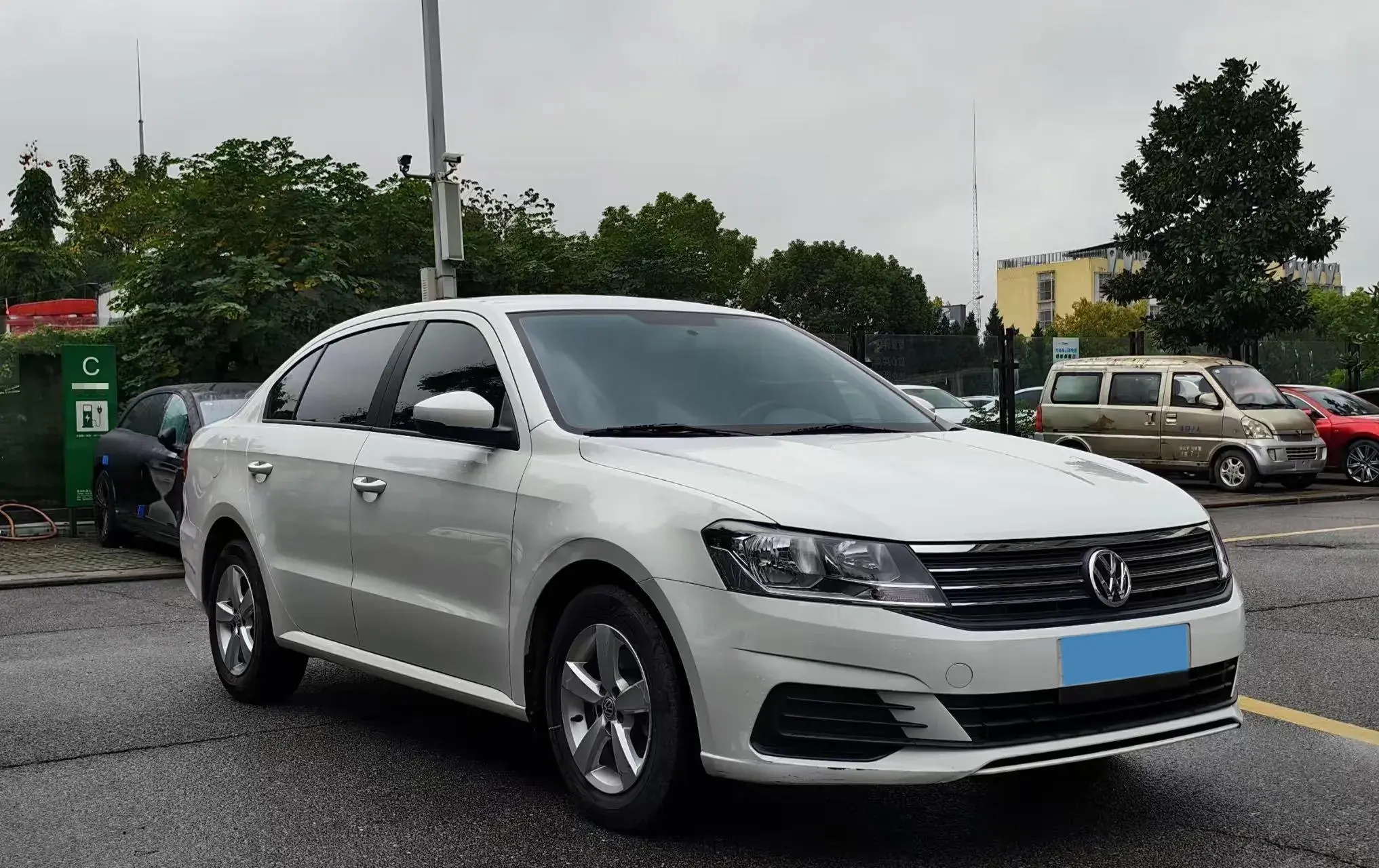 2019 VOLKSWAGEN LAVIDA thumbnail 3