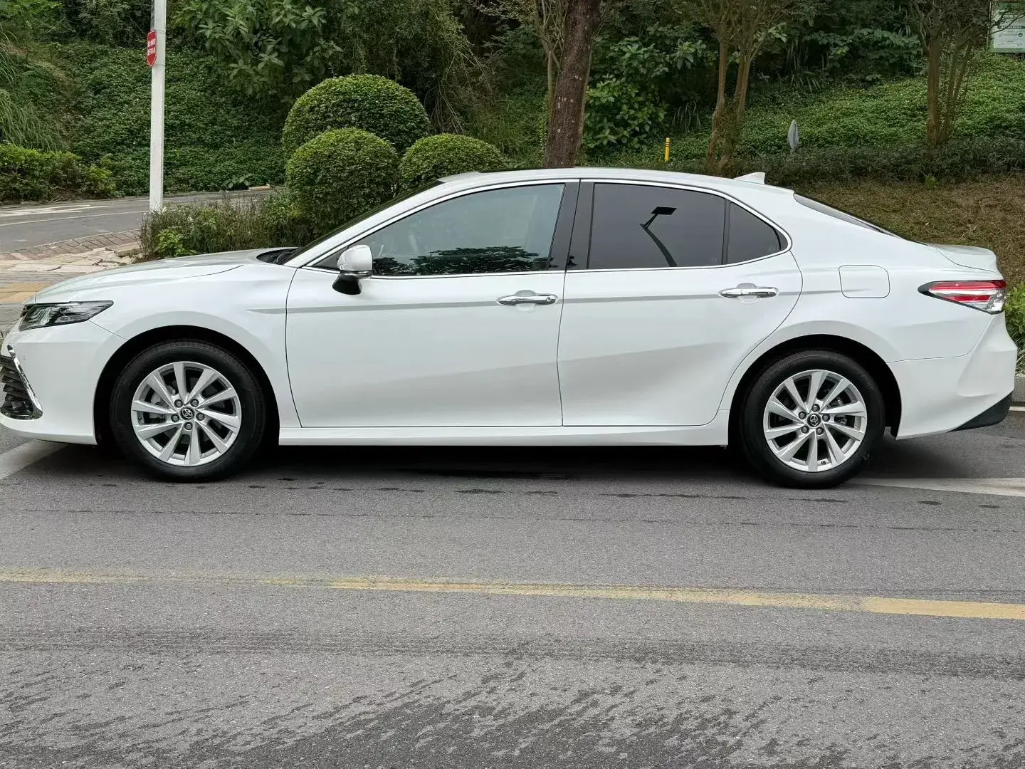 2023 TOYOTA CAMRY thumbnail 4