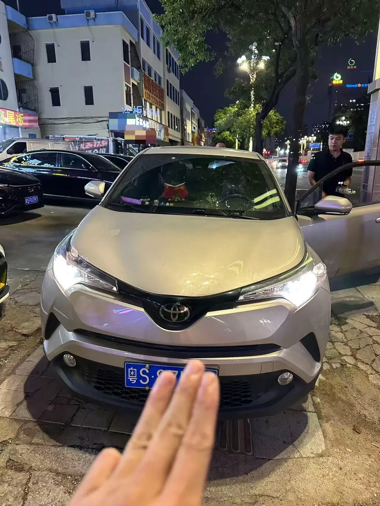 2020 TOYOTA C-HR thumbnail 2