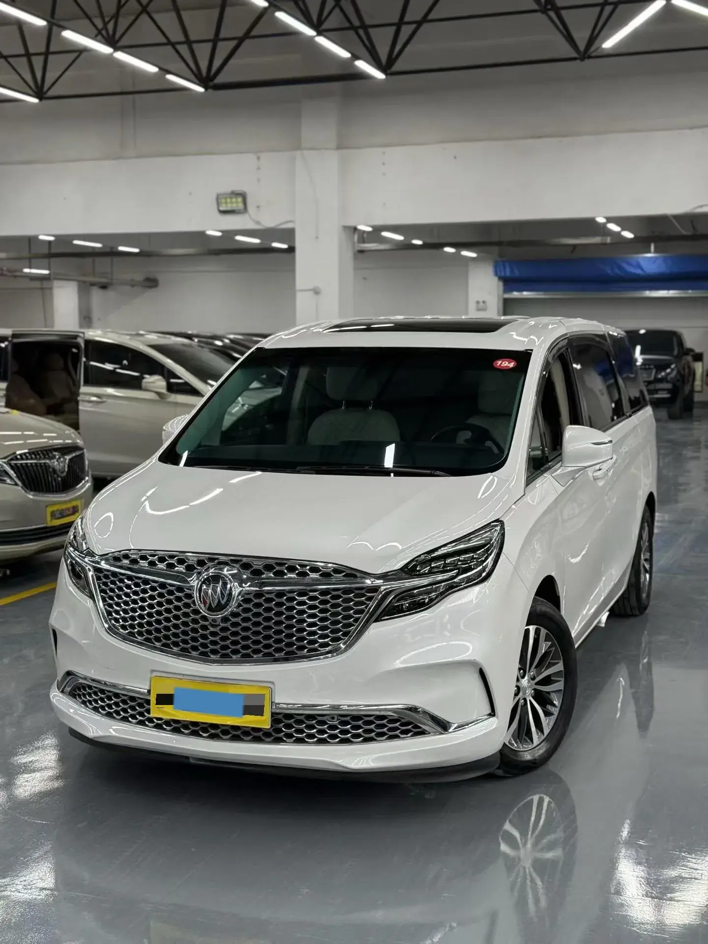 2022 BUICK GL8 view 1