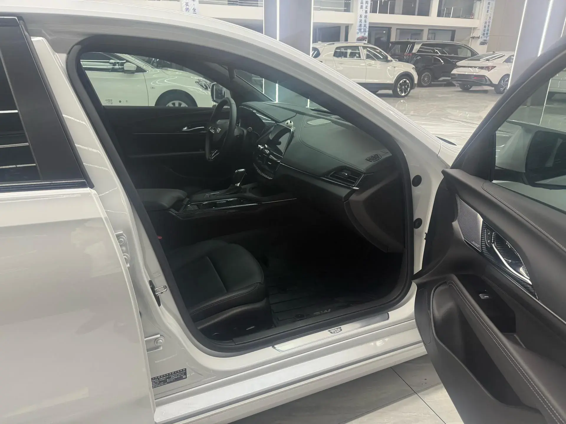 2023 CADILLAC CT4 thumbnail 3