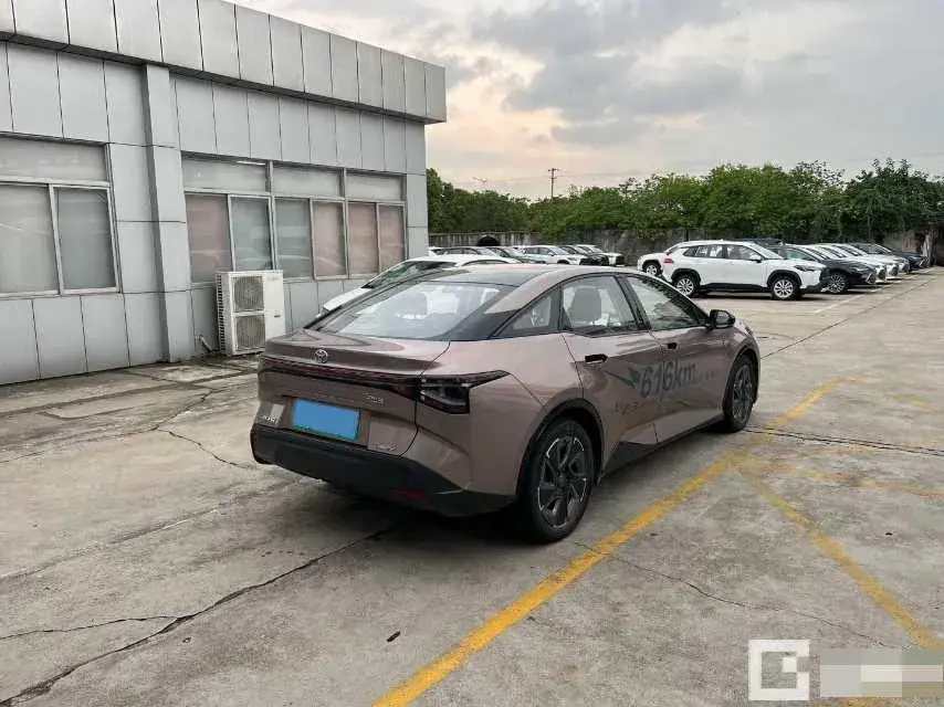 2023 TOYOTA BZ3 thumbnail 4