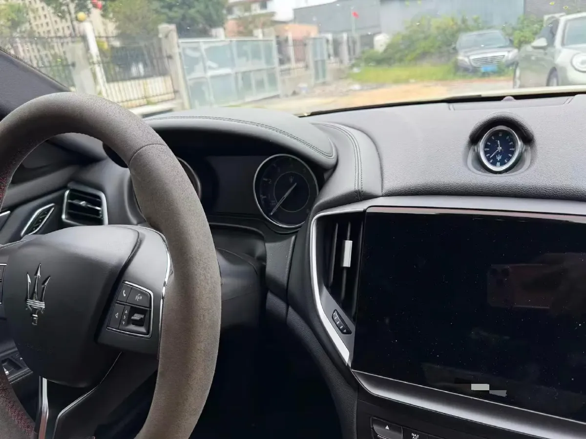 2021 Maserati Ghibli 2.0T 330HP L4 8AT,autocango,china used car exporter,china ev exporter,chinese used car exporter,chinese used ev exporter