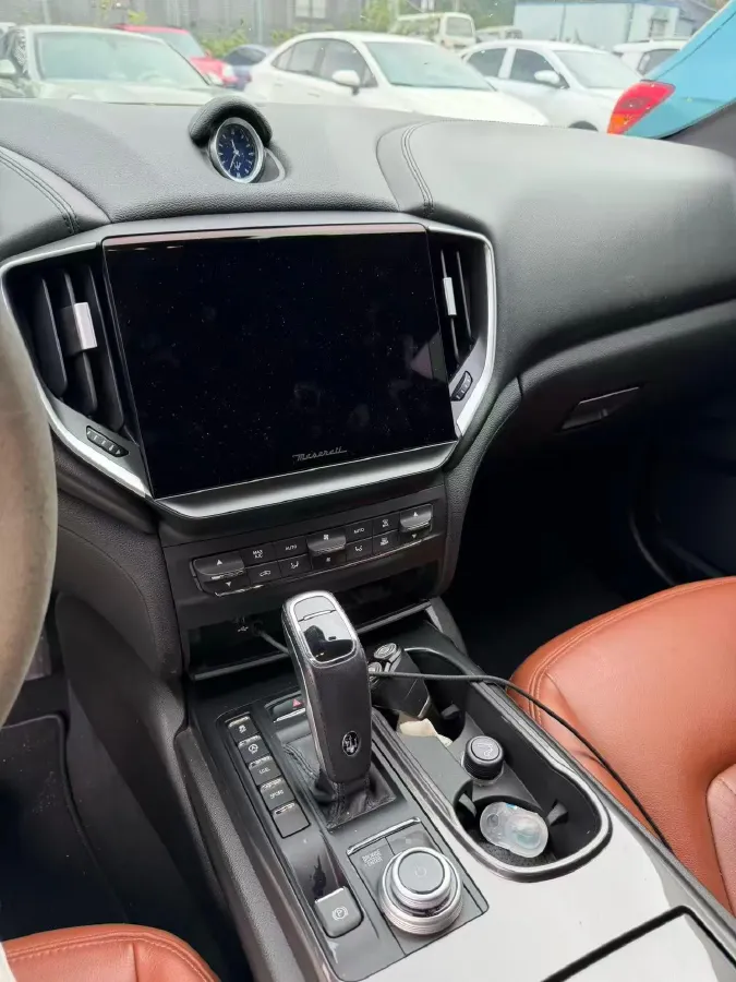 2021 Maserati Ghibli 2.0T 330HP L4 8AT,autocango,china used car exporter,china ev exporter,chinese used car exporter,chinese used ev exporter