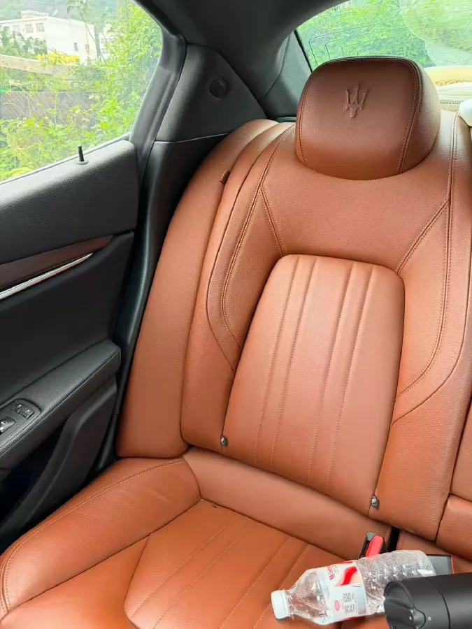 2021 Maserati Ghibli 2.0T 330HP L4 8AT,autocango,china used car exporter,china ev exporter,chinese used car exporter,chinese used ev exporter