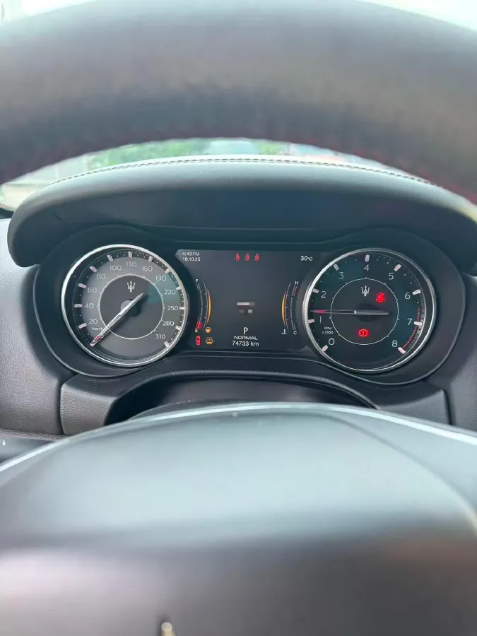 2021 Maserati Ghibli 2.0T 330HP L4 8AT,autocango,china used car exporter,china ev exporter,chinese used car exporter,chinese used ev exporter