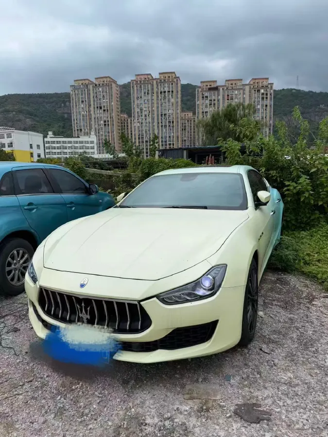 2021 Maserati Ghibli 2.0T 330HP L4 8AT,autocango,china used car exporter,china ev exporter,chinese used car exporter,chinese used ev exporter