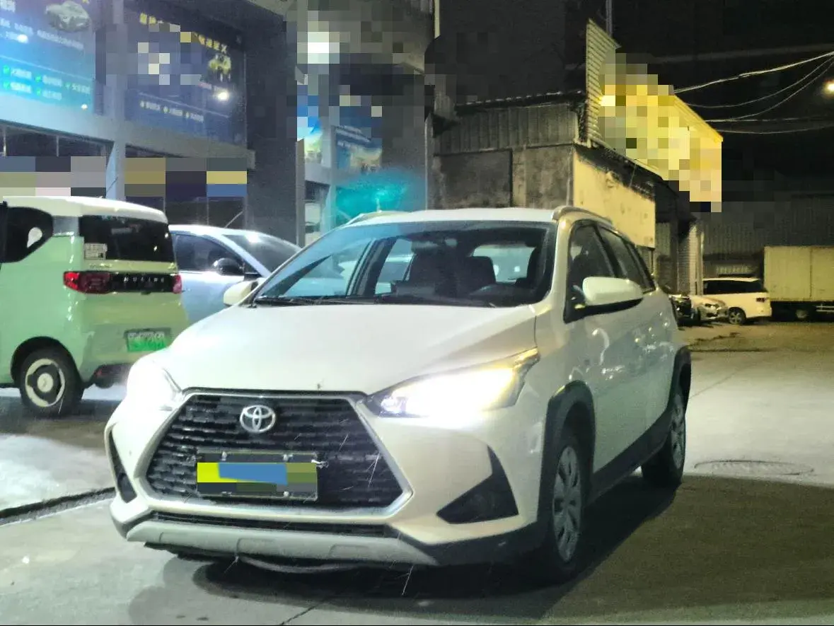 2022 TOYOTA YARIS view 1