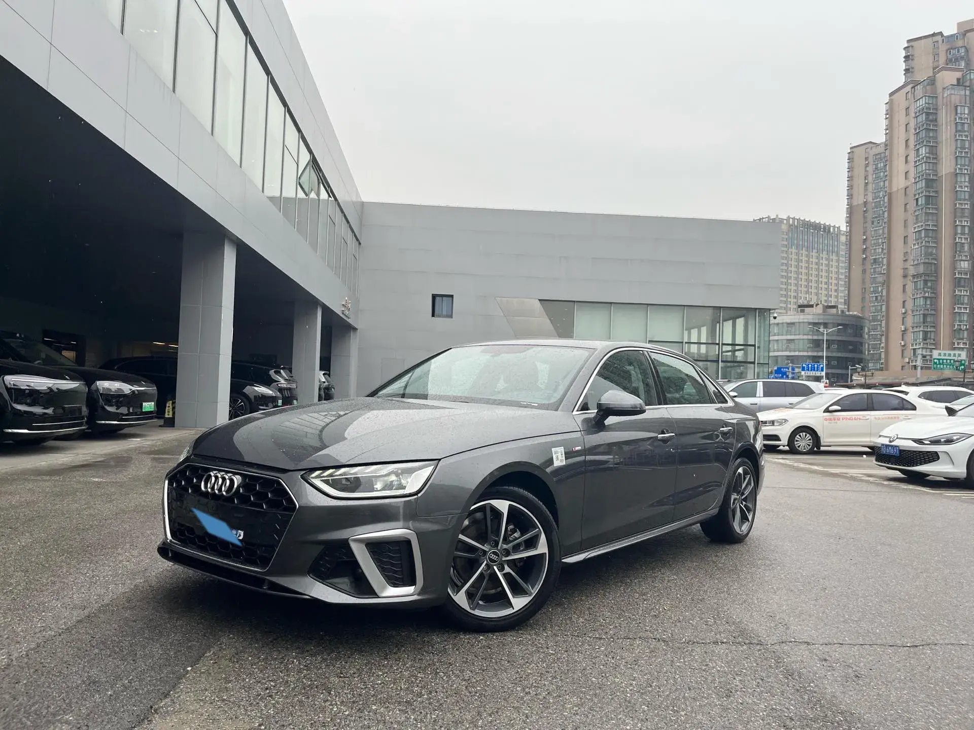 2023 AUDI A4L view 1