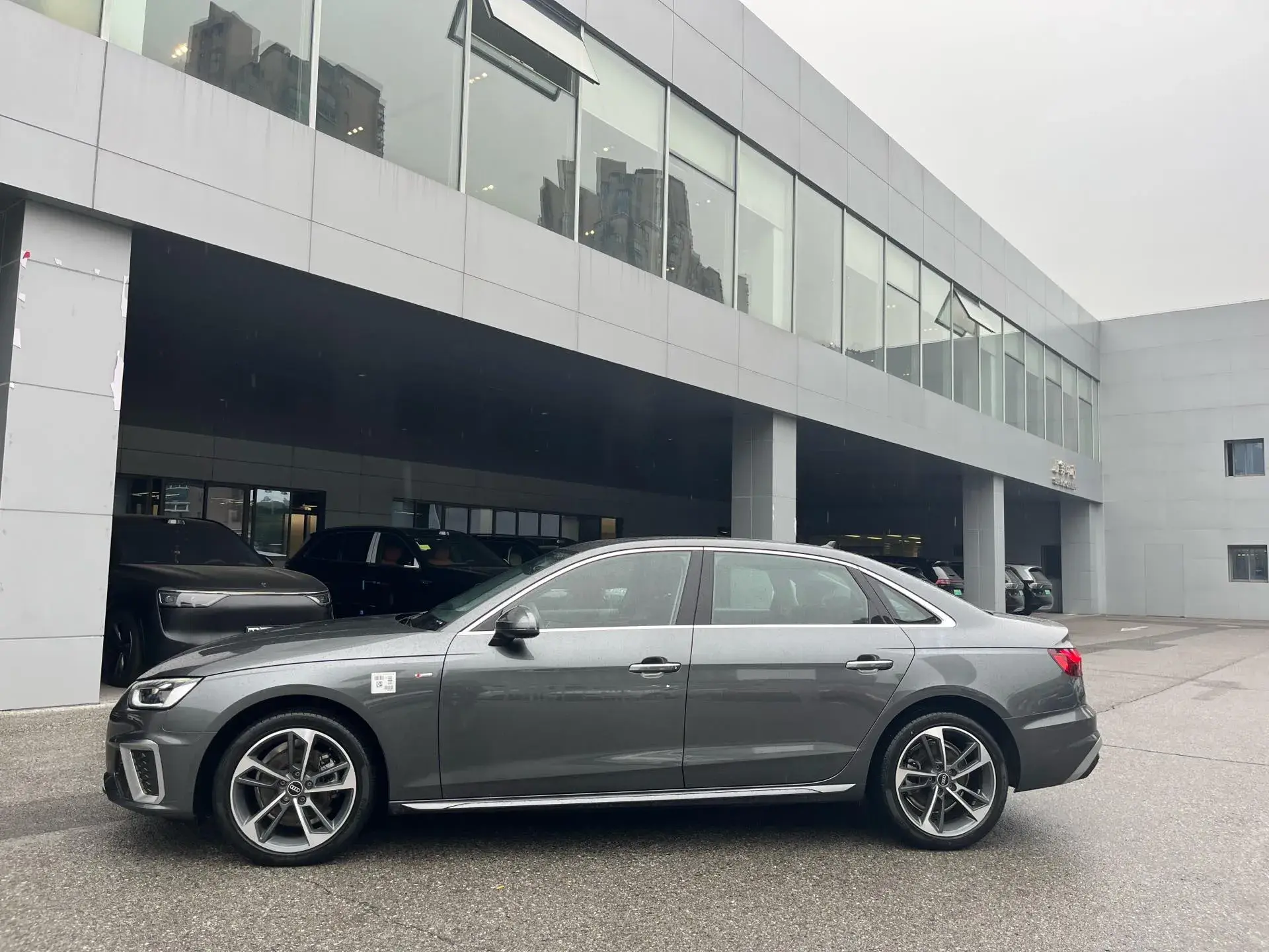 2023 AUDI A4L thumbnail 3