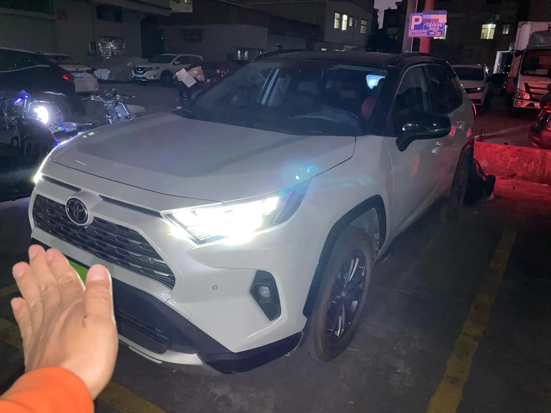 2023 TOYOTA RAV4 view 1