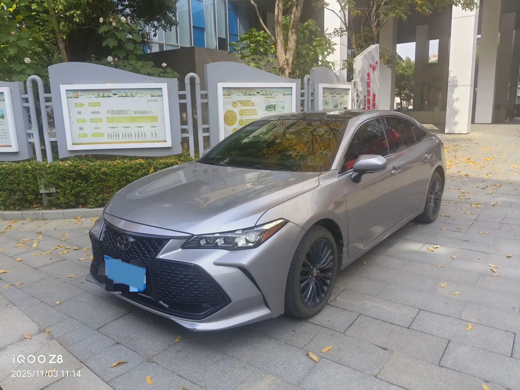 2019 TOYOTA AVALON view 1