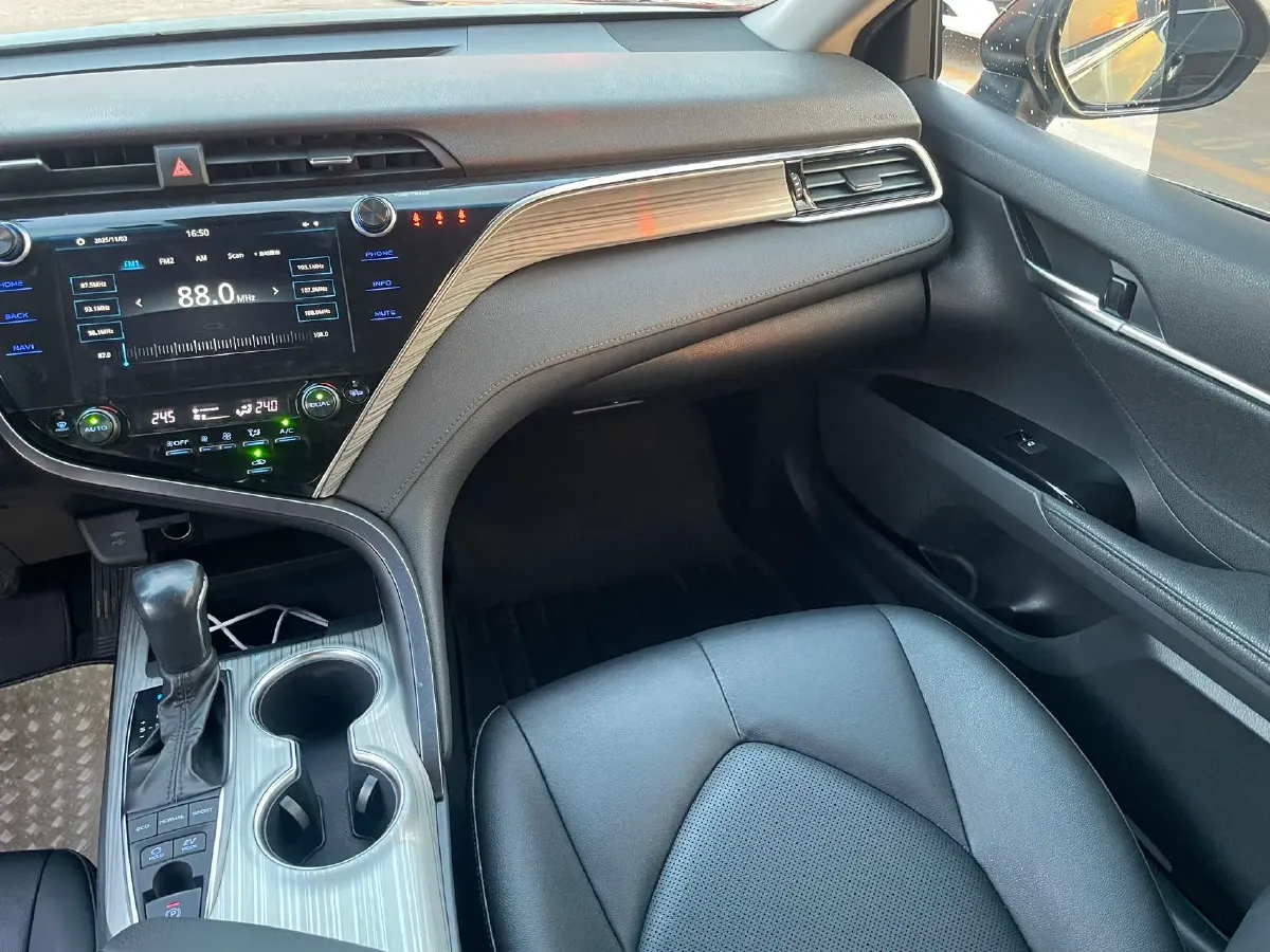 2019 Toyota Camry 2.5L 178HP L4 E-CVT Hybrid,autocango,china used car exporter,china ev exporter,chinese used car exporter,chinese used ev exporter